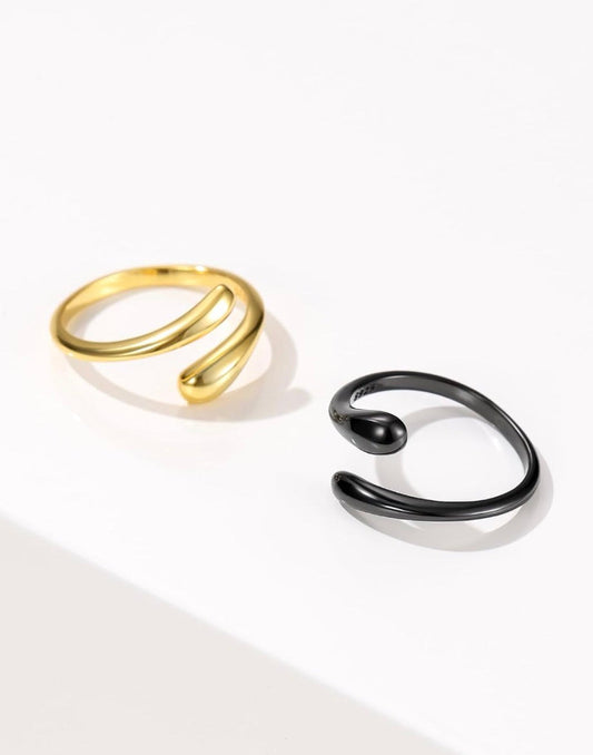 A Simple Gold Detail That Elevates Your Pedicure